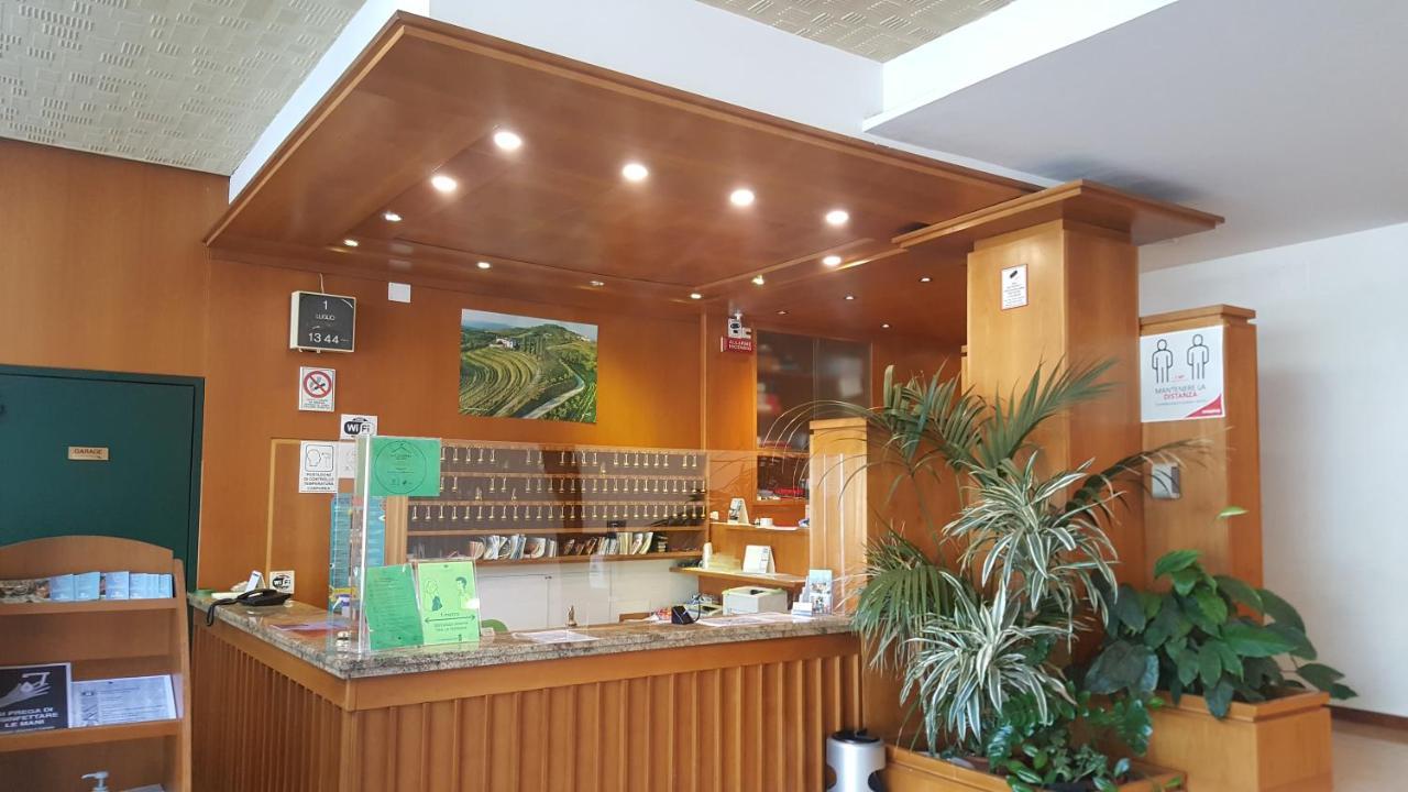 Hotel Cristallo Udine Bagian luar foto