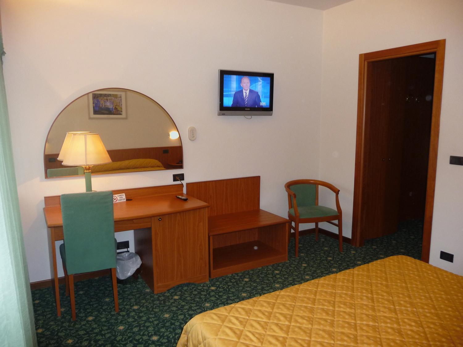 Hotel Cristallo Udine Bagian luar foto