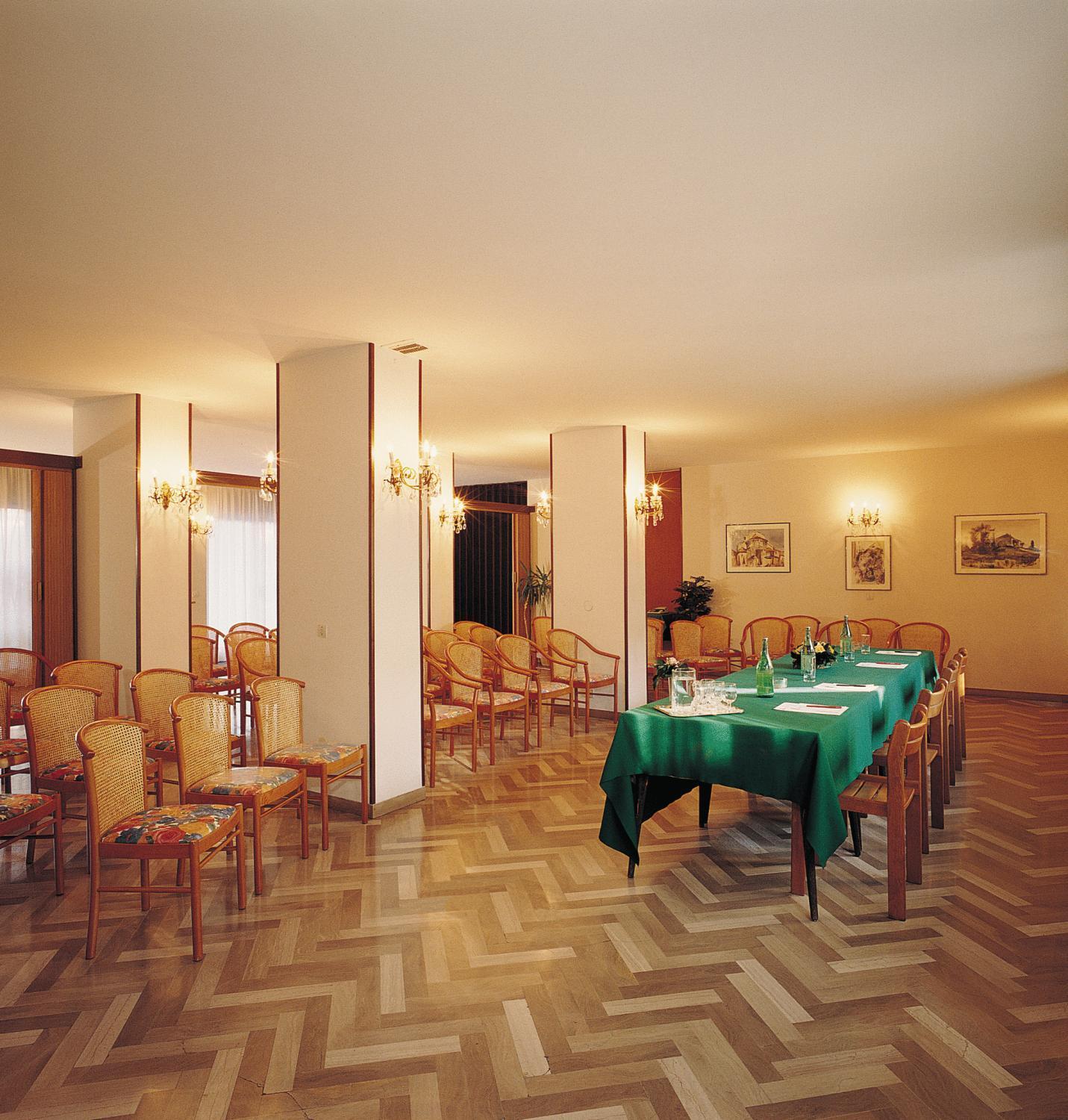 Hotel Cristallo Udine Bagian luar foto