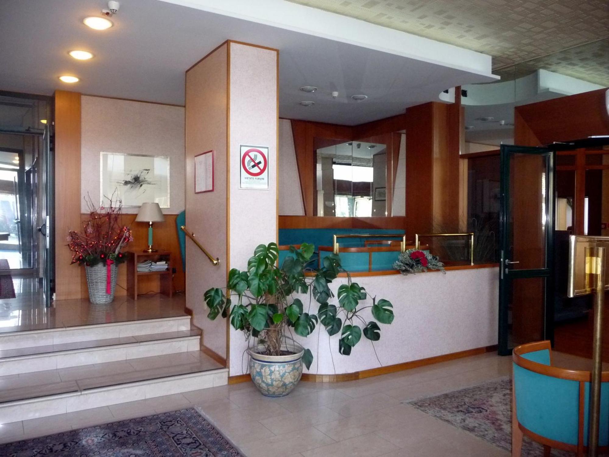 Hotel Cristallo Udine Bagian luar foto
