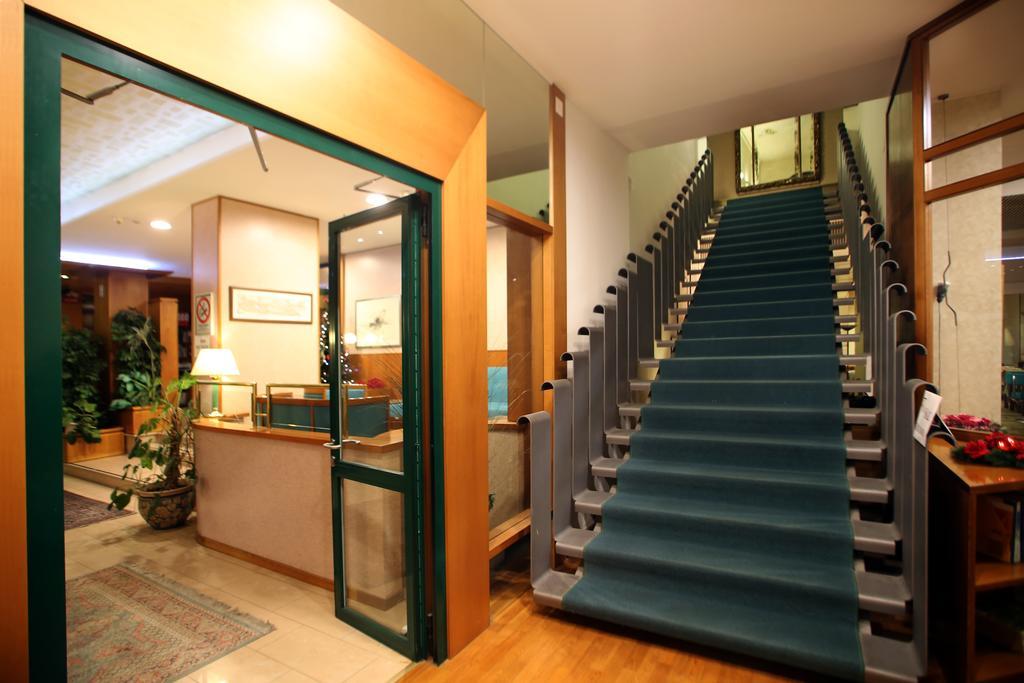 Hotel Cristallo Udine Bagian luar foto