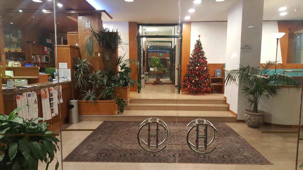 Hotel Cristallo Udine Bagian luar foto